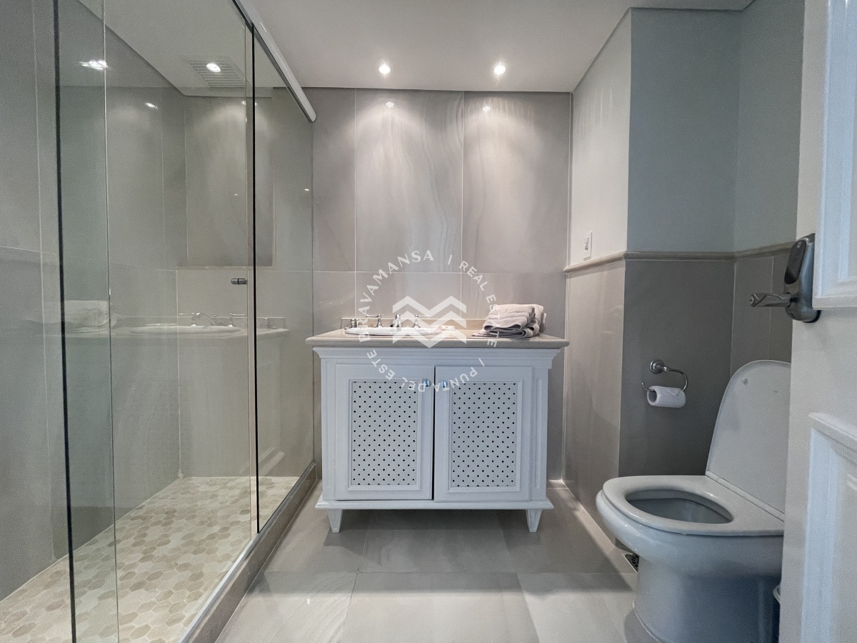 Apartamento ID.147 - Millenium Tower. Apartamento 3 dormitorios en suite reciclado en primera línea Playa Mansa