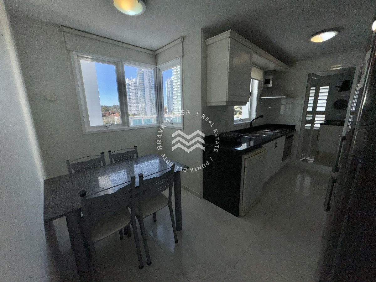 Apartamento ID.287 - Alquiler Anual 3 dormitorios y servicio frente al mar. Torre premium