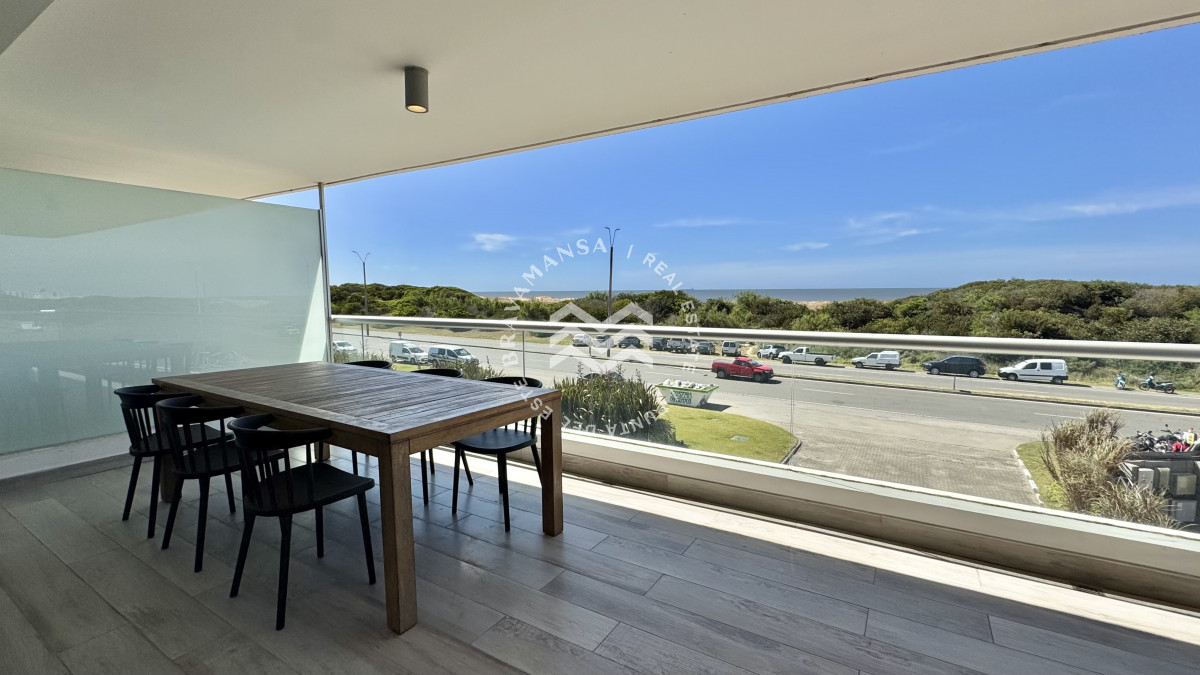 Apartamento ID.715 - VENTA Gran apartamento en Playa Brava, 3 dormitorios y dependencia servicio