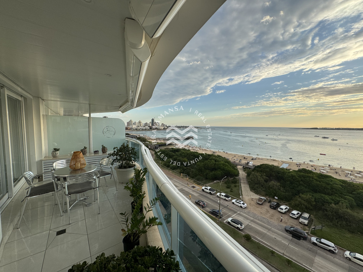 Apartamento ID.466 - VENTA En primera línea frente al mar en playa Mansa, 2 dormitorios en suite