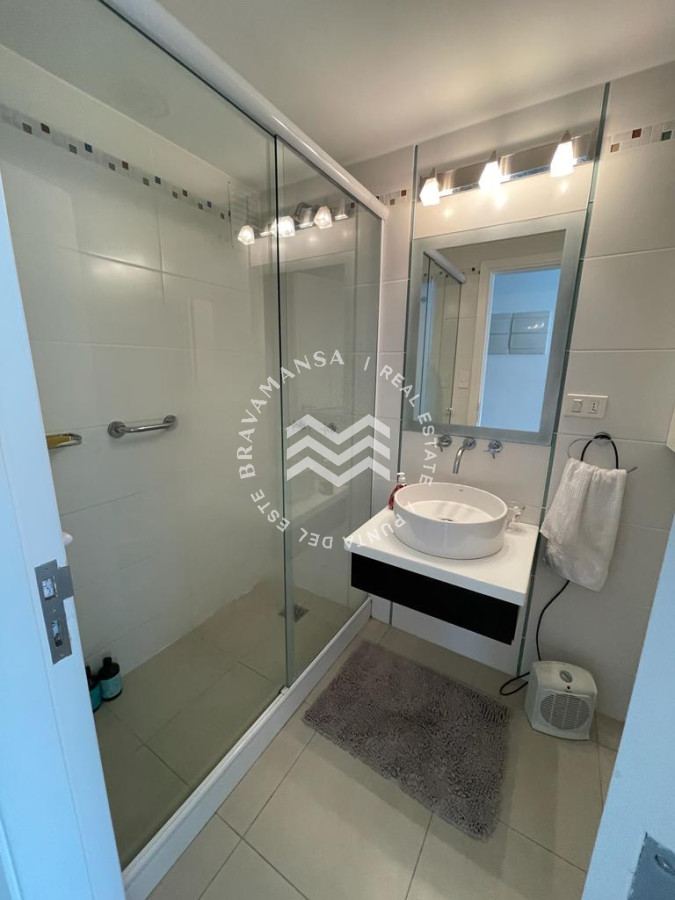 Apartamento ID.63 - VENTA Apto en Punta del Este 3 dormitorios 2 baños. Balcón con parrillero