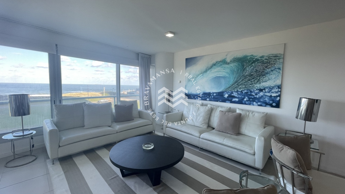 Apartamento ID.48 - VENTA Gran apartamento esquinero en Playa Brava, Punta del Este