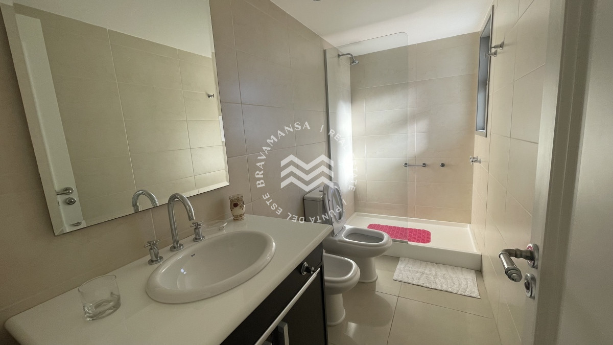 Apartamento ID.84 - ALQUILER Anual o temporada de verano 3 dormitorios y servicio primera línea PLAYA BRAVA