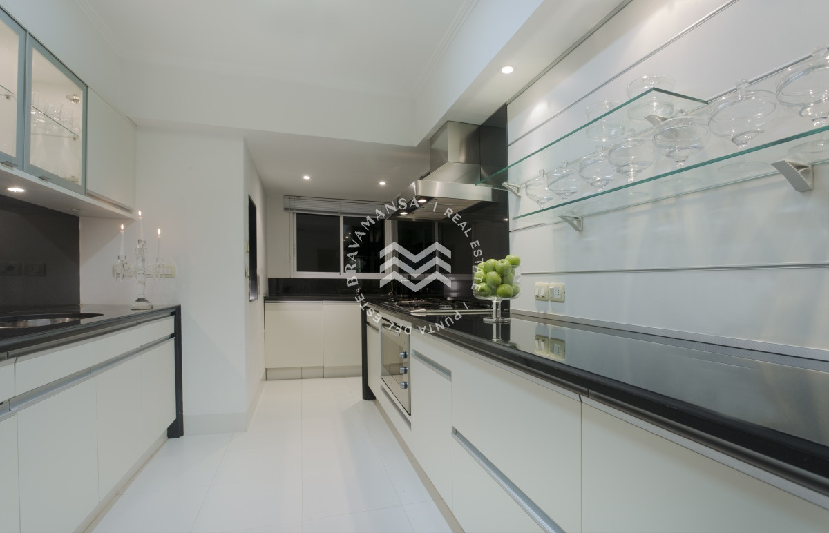 Apartamento ID.149 - Gran apartamento en primera línea parada 32 de Playa Brava