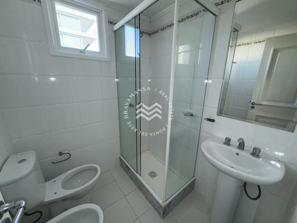 Apartamento ID.287 - Alquiler Anual 3 dormitorios y servicio frente al mar. Torre premium