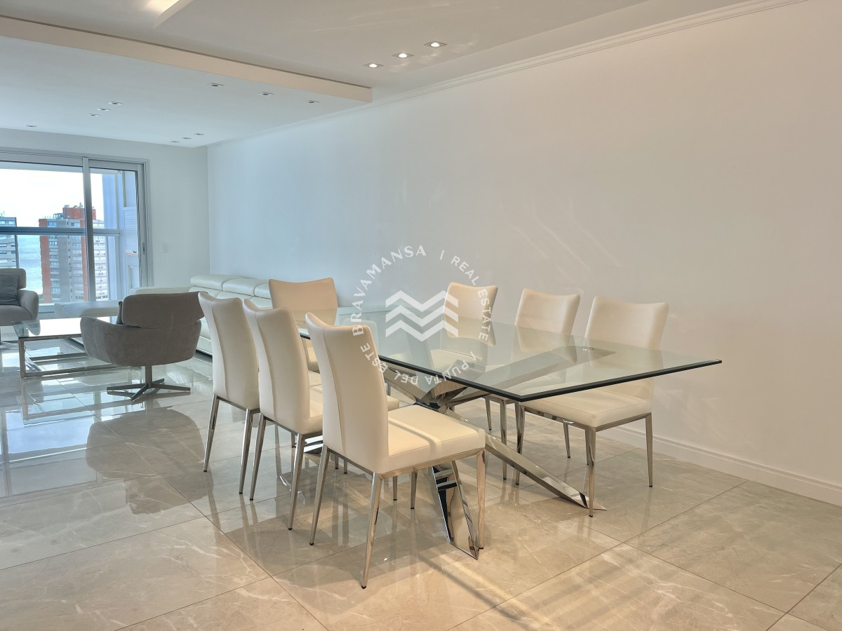 Apartamento ID.258 - Hermoso apartamento 3 dormitorios y servicio disponible en alquiler! Playa Mansa, frente al mar