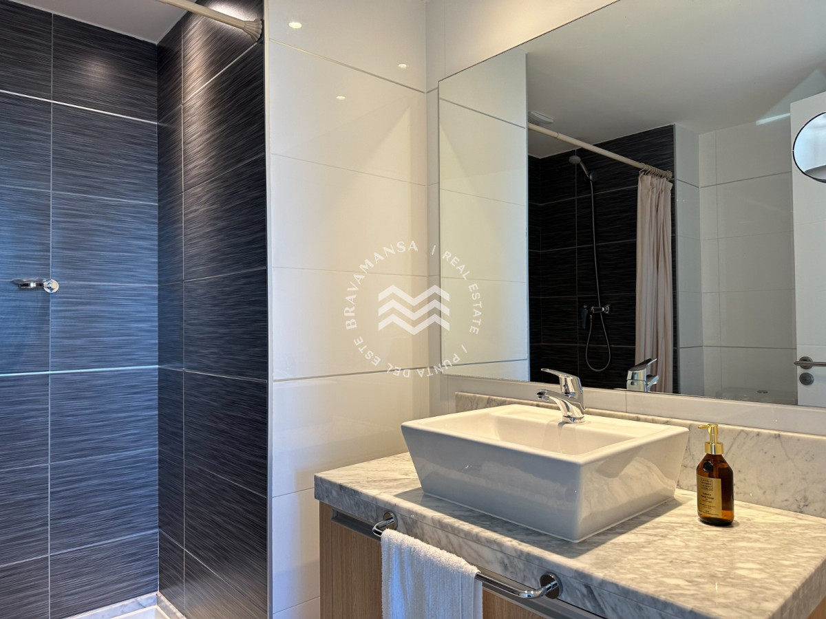 Apartamento ID.175 - ALQUILER DE VERANO 1 dormitorio moderno Torre One Punta del Este