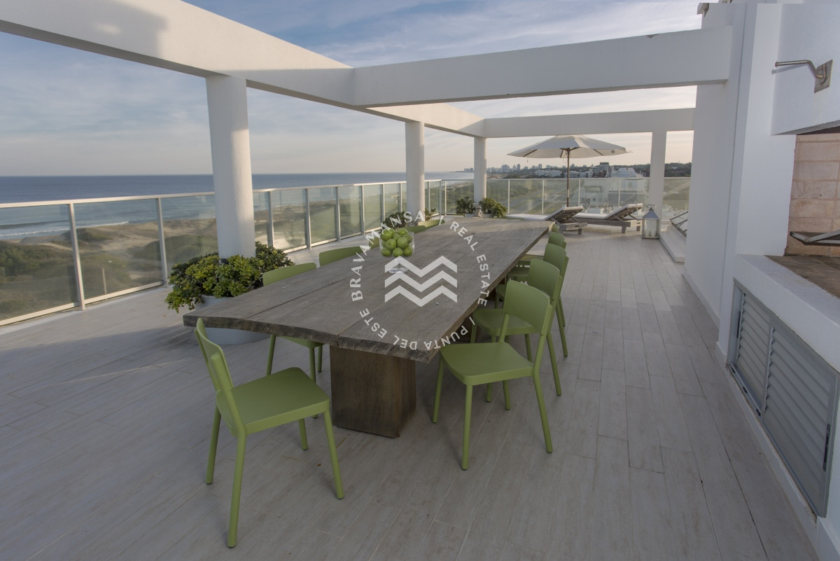 Apartamento ID.148 - LUJOSO PENTHOUSE DUPLEX en Playa Brava, primera línea Parada 31