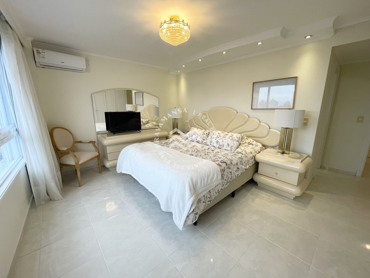 Apartamento ID.79 - ALQUILER Temporada anual o invernal 3 dormitorios en suite con vista al mar Playa Mansa