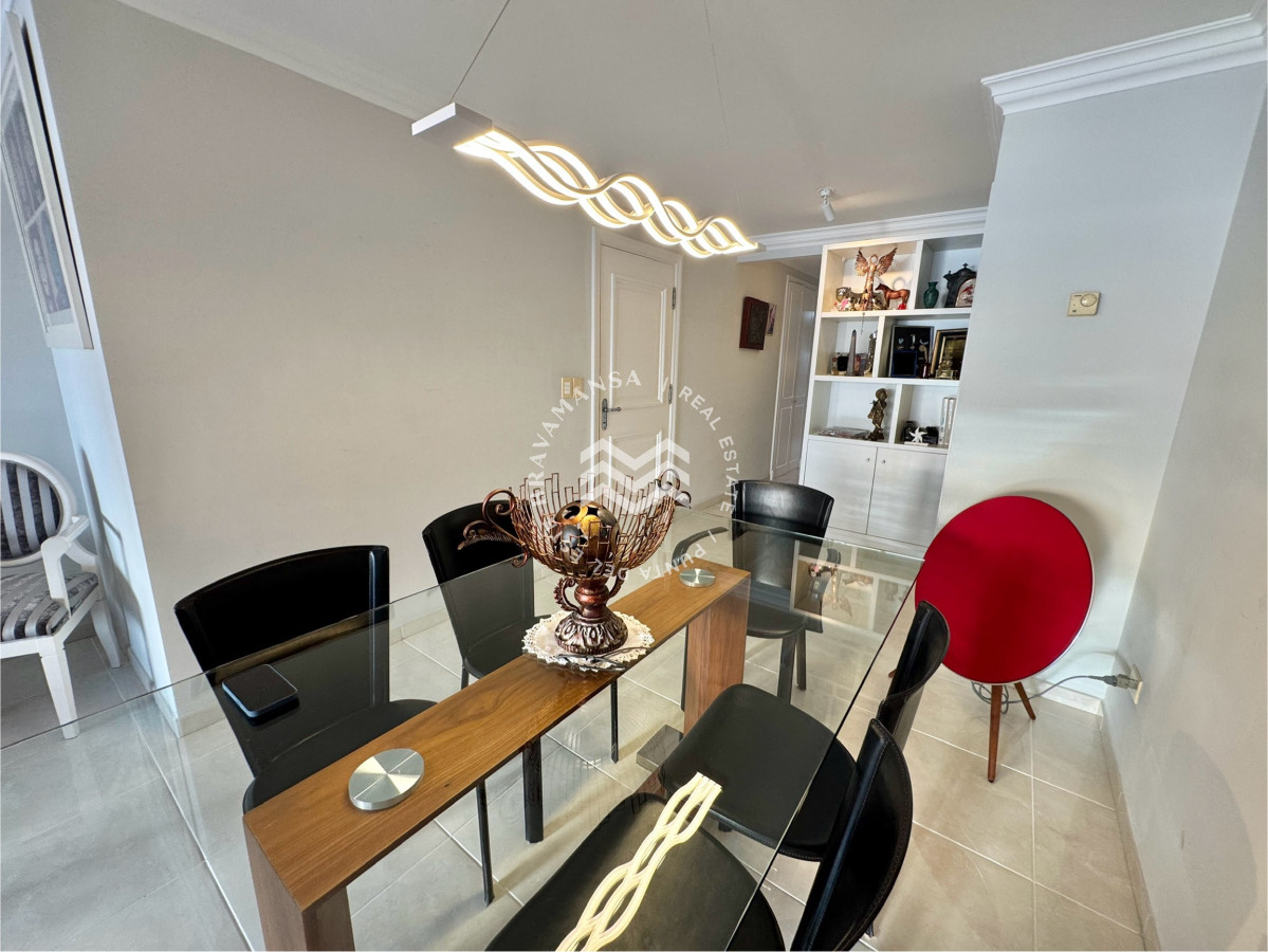 Apartamento ID.466 - VENTA En primera línea frente al mar en playa Mansa, 2 dormitorios en suite