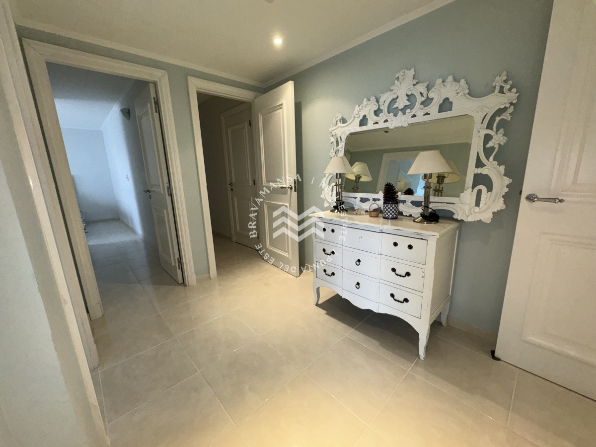 Apartamento ID.280 - Apartamento de 3 dormitorios y servicio frente al mar en Playa Mansa, ALQUILER TEMPORADA