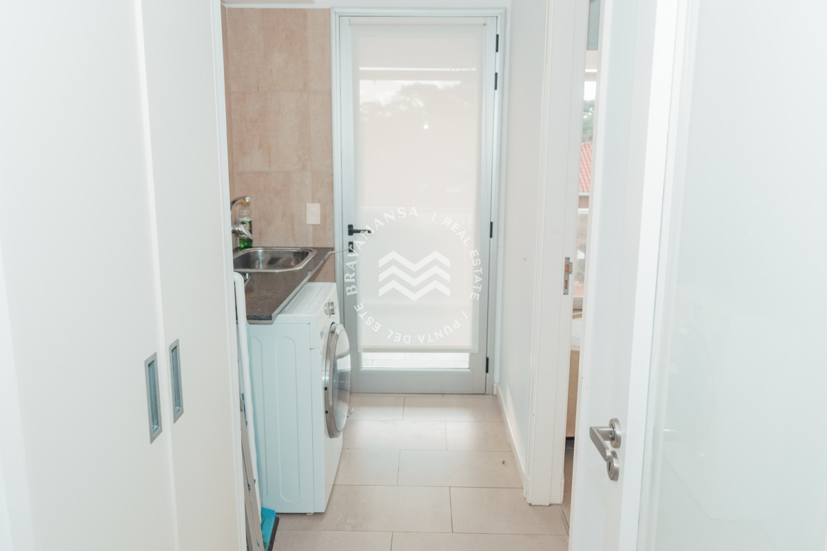 Apartamento ID.358 - ALQUILER TEMPORADA Exclusivo apartamento en Playa Brava, piso entero 3 dormitorios