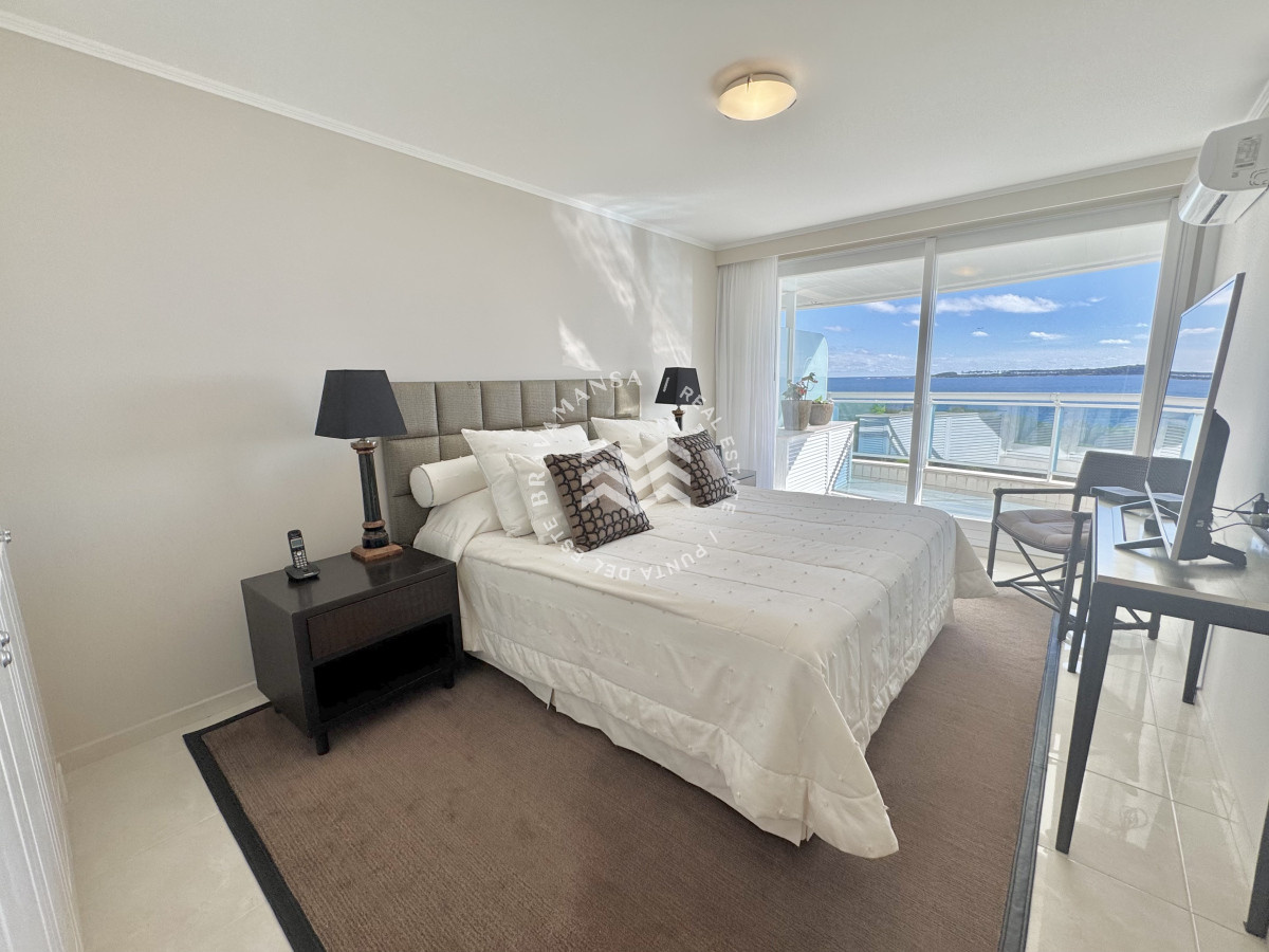 Apartamento ID.479 - VENTA Primera línea 2 dormitorios ensuite, playa mansa zona Enjoy