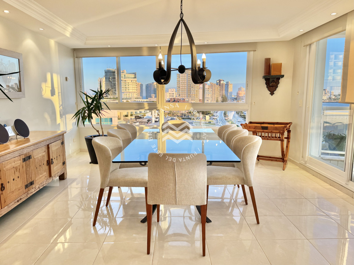 Apartamento ID.78 - Oportunidad en Playa Mansa, primera línea. 3 dormitorios y dependencia