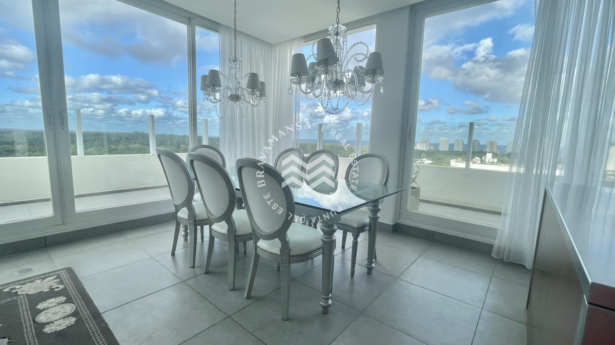 Apartamento ID.150 - AMPLIO PENTHOUSE DUPLEX En el centro de Punta del Este