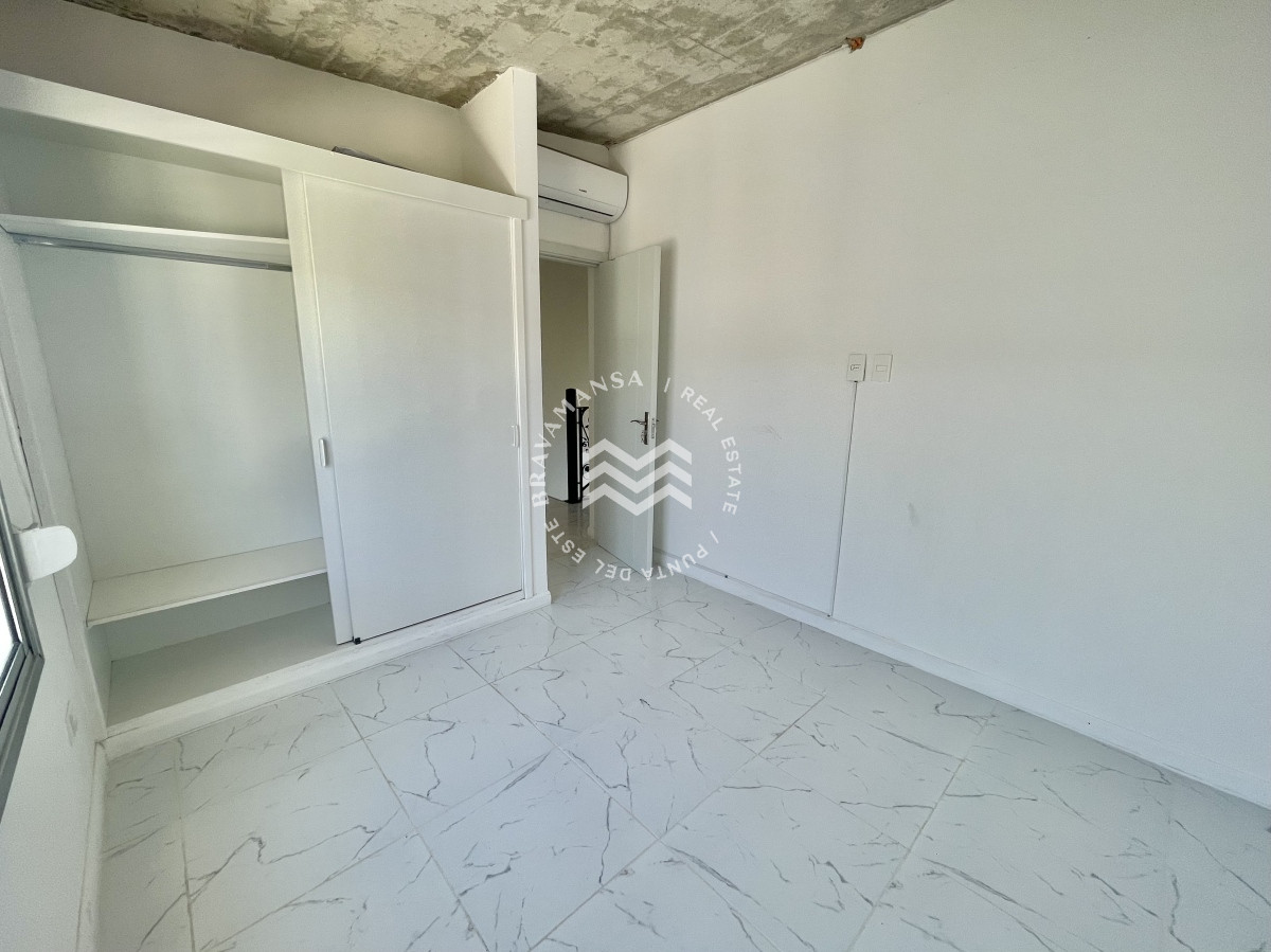 Apartamento ID.230 - VENTA Apartamento Duplex 2 dormitorios, B Altos de la Laguna, Maldonado