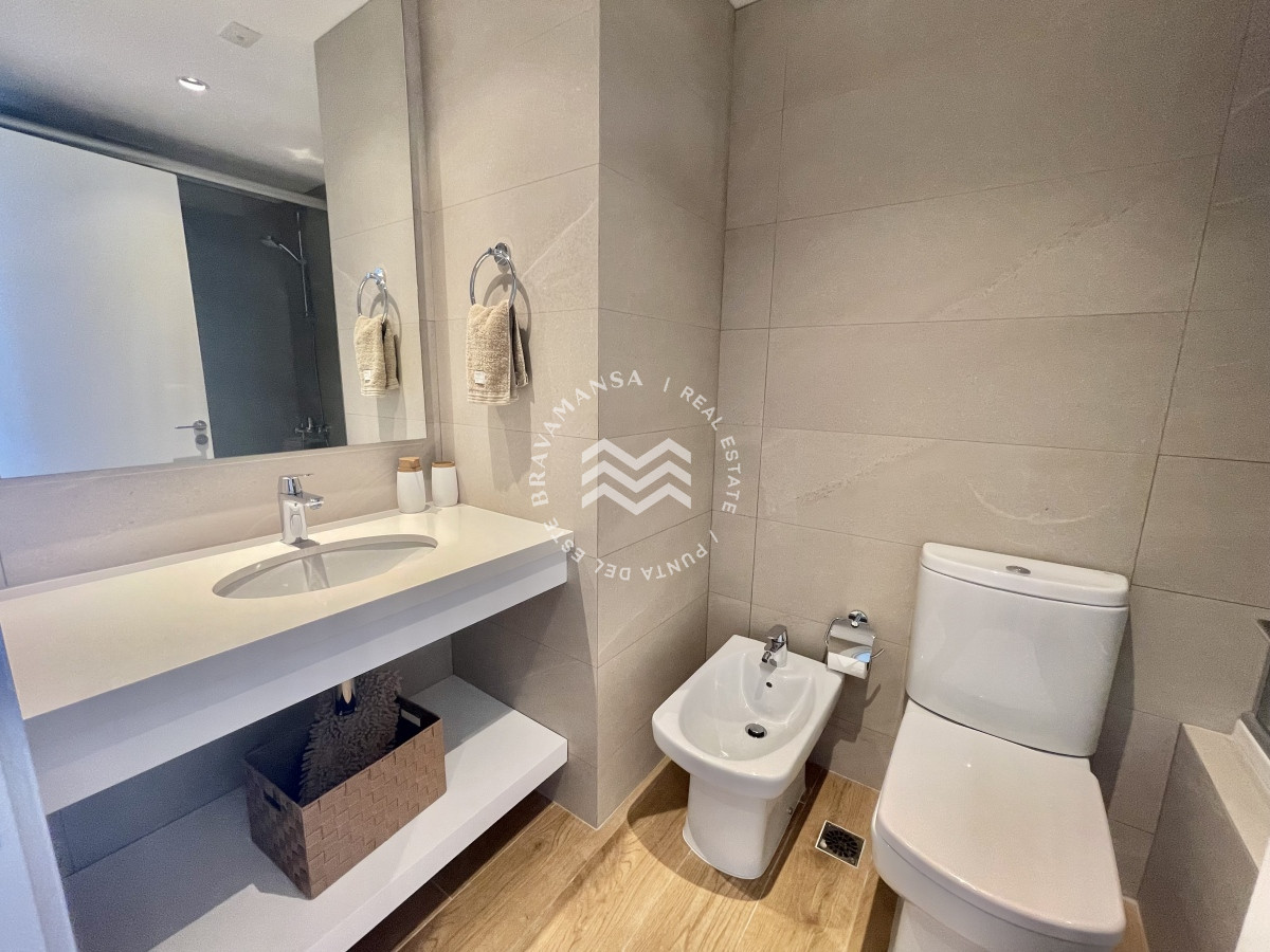 Apartamento ID.123 - ALQUILER TEMPORAL En Playa Brava frente al mar
