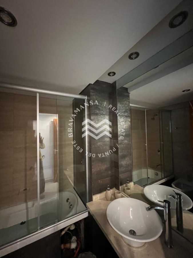 Apartamento ID.100 - ALQUILER INVERNAL 2 dormitorios Playa Mansa con vista al mar!