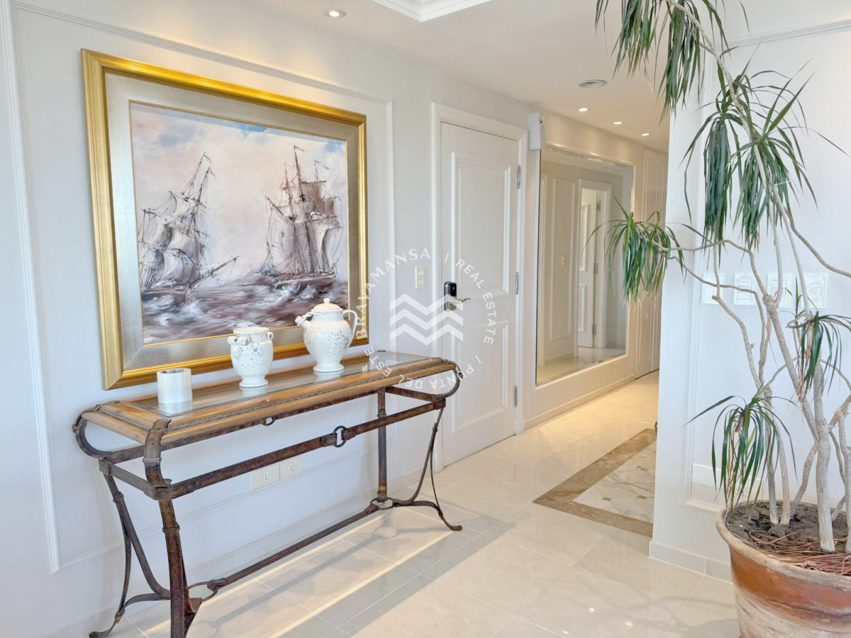 Apartamento ID.701 - VENTA Apartamento 3 dormitorios en excepcional edificio en Playa Mansa