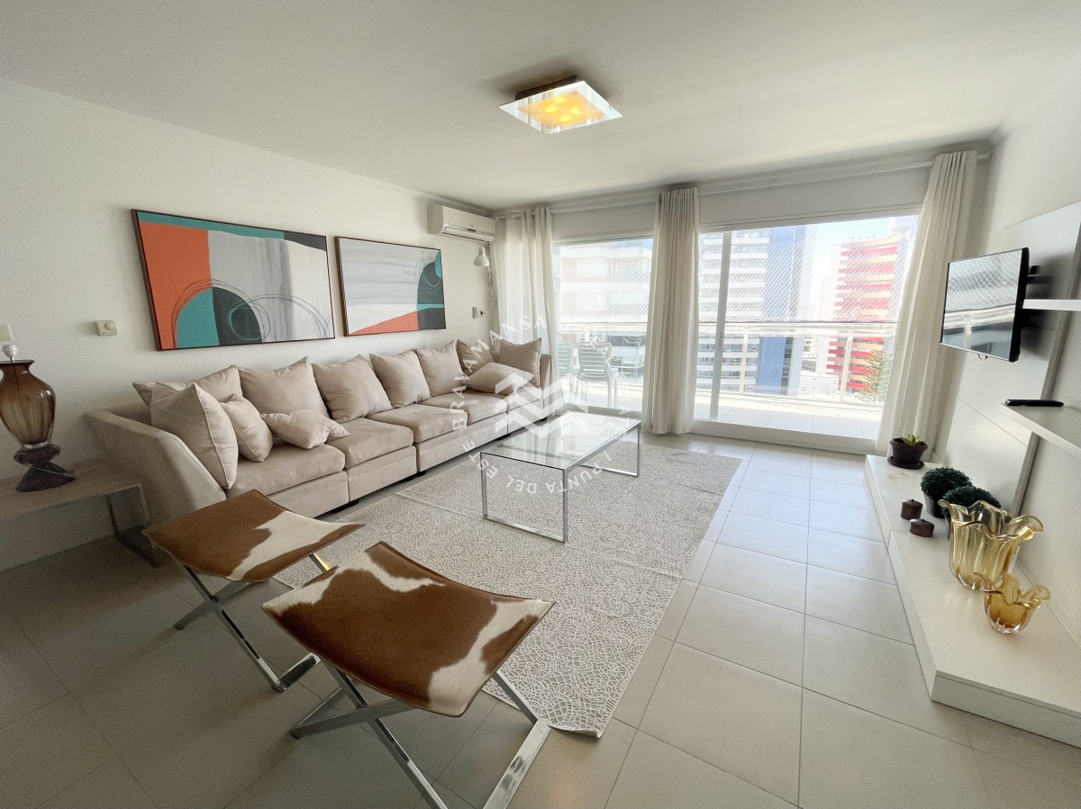Apartamento ID.63 - VENTA Apto en Punta del Este 3 dormitorios 2 baños. Balcón con parrillero
