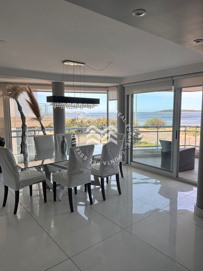 Apartamento ID.640 - VENTA 3 dormitorios ensuite, esquinero primera línea Playa Mansa
