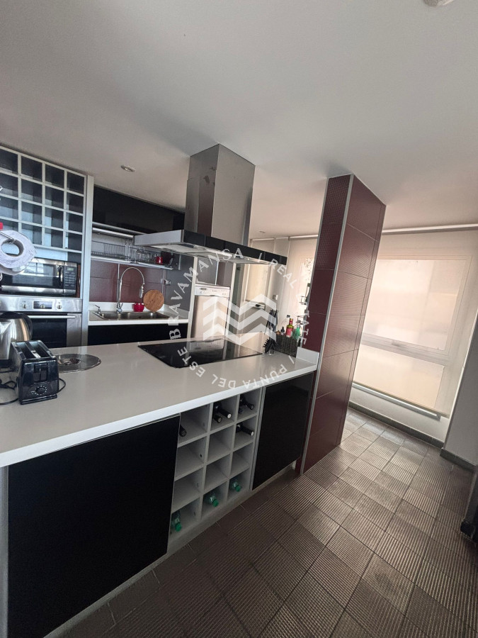 Apartamento ID.640 - VENTA 3 dormitorios ensuite, esquinero primera línea Playa Mansa