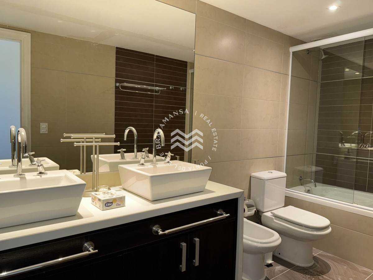 Apartamento ID.286 - VENTA apartamento 3 dormitorios en suite en Playa Brava primera línea