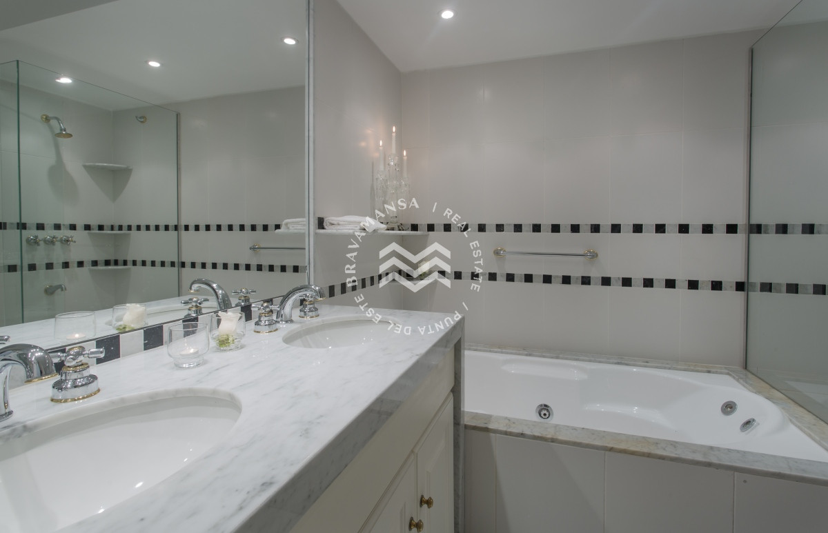 Apartamento ID.149 - Gran apartamento en primera línea parada 32 de Playa Brava