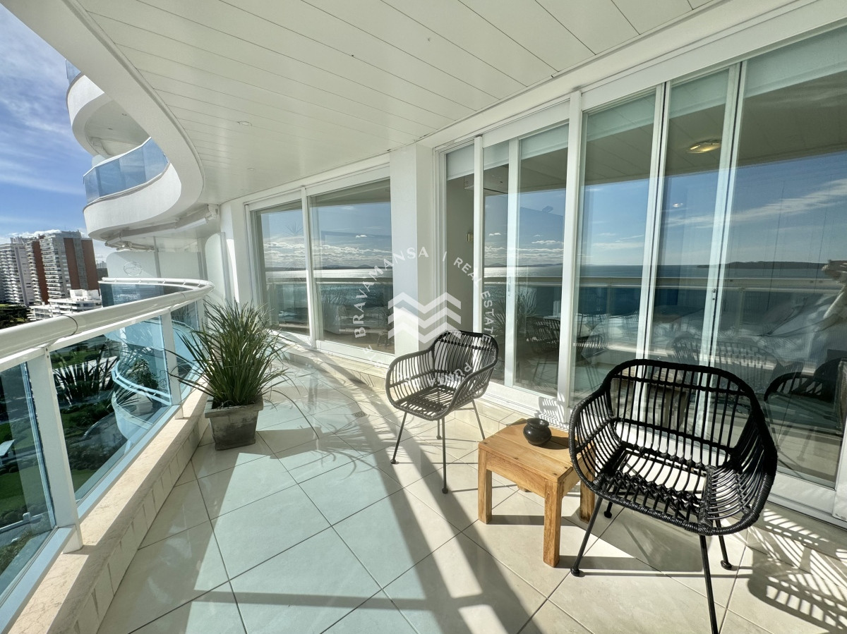 Apartamento ID.370 - Millenium Tower Primera linea Playa Mansa, 2 dormitorios ensuite