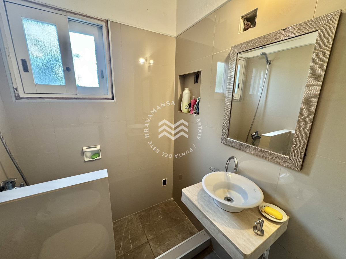 Apartamento ID.494 - INVERSORES: VENTA Apto 1 dormitorio parcialmente reciclado en Punta del Este