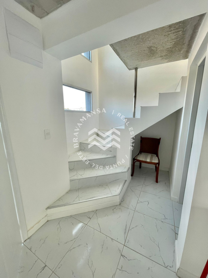 Apartamento ID.131 - ALQUILER ANUAL Duplex 2 dormitorios en Maldonado, Altos de la Laguna