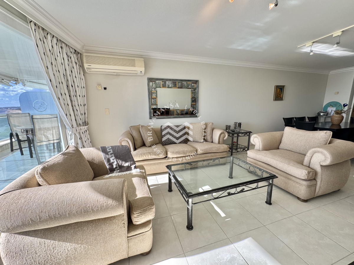 Apartamento ID.426 - Temporada 2026, Apto 2 dormitorios ensuite primera línea playa mansa