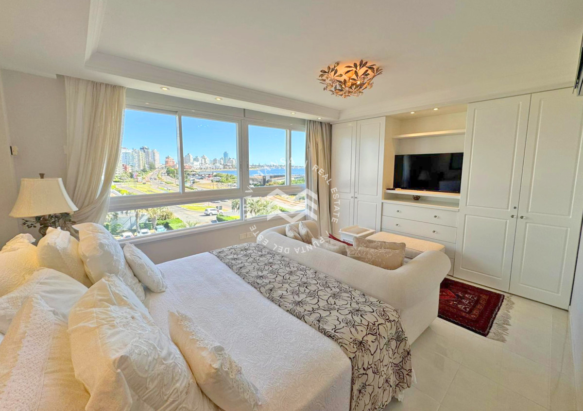 Apartamento ID.701 - VENTA Apartamento 3 dormitorios en excepcional edificio en Playa Mansa