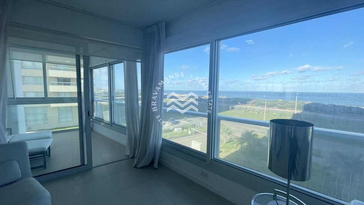 Apartamento ID.48 - VENTA Gran apartamento esquinero en Playa Brava, Punta del Este