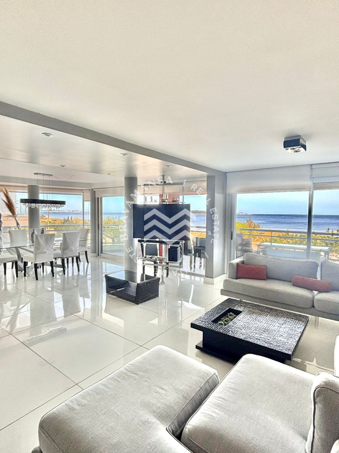 Apartamento ID.640 - VENTA 3 dormitorios ensuite, esquinero primera línea Playa Mansa
