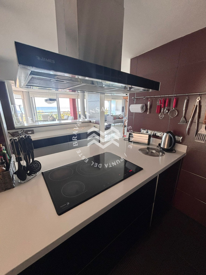 Apartamento ID.640 - VENTA 3 dormitorios ensuite, esquinero primera línea Playa Mansa