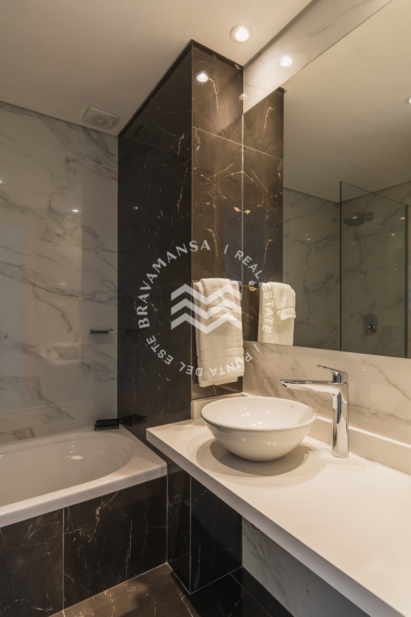 Apartamento ID.12 - OPORTUNIDAD! Hermoso apartamento 2 dorm en Playa Mansa