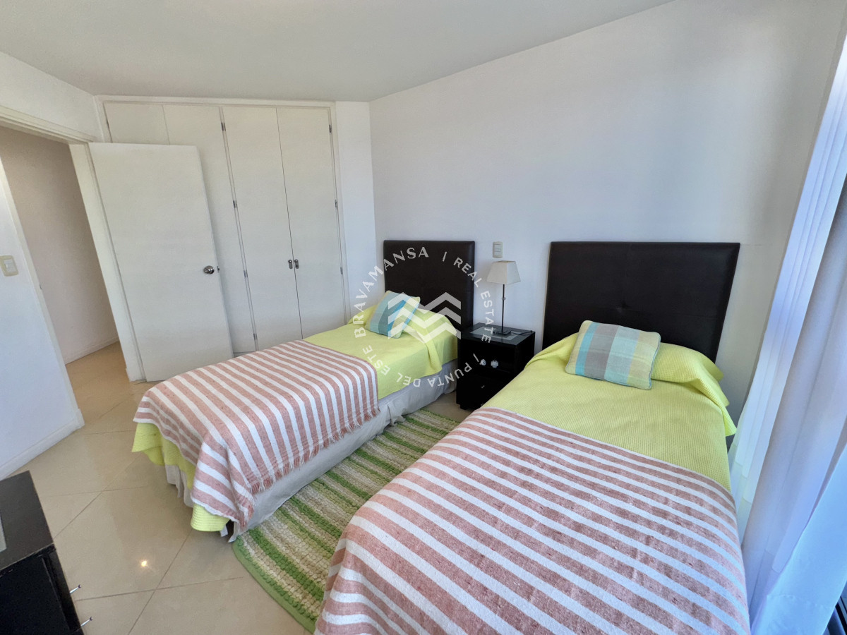 Apartamento ID.510 - VENTA Apartamento 3 dormitorios y dependencia en Playa Brava