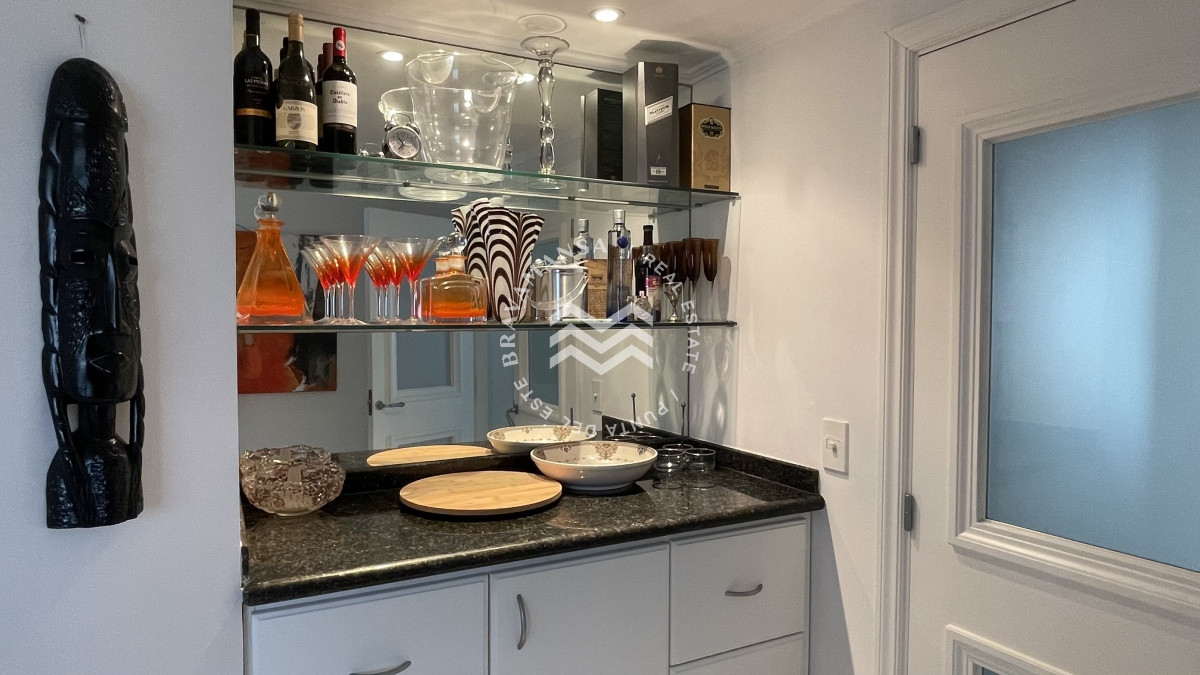 Apartamento ID.17 - Hermoso apartamento esquinero en primera línea Punta del Este