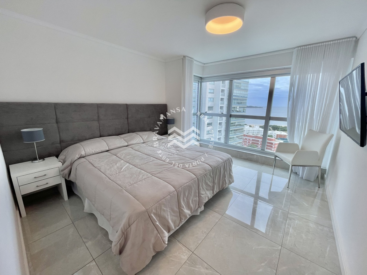 Apartamento ID.258 - Hermoso apartamento 3 dormitorios y servicio disponible en alquiler! Playa Mansa, frente al mar