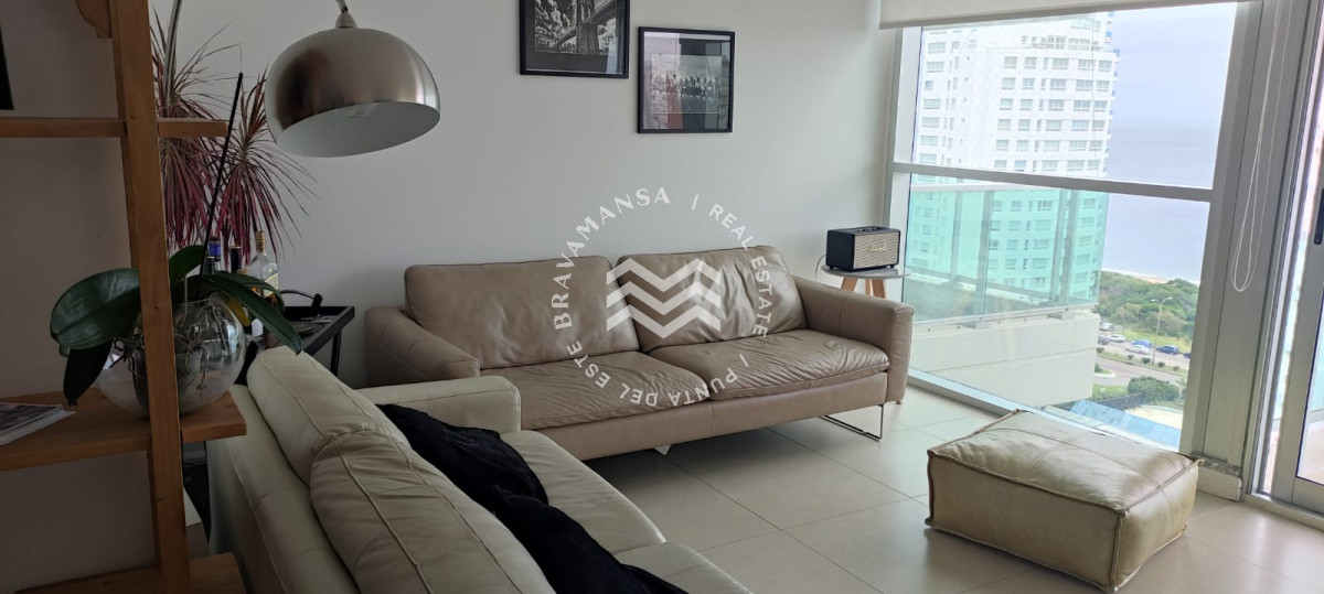 Apartamento ID.204 - Alquiler ANUAL 3 dormitorios en Playa Mansa frente al mar. Full amenities