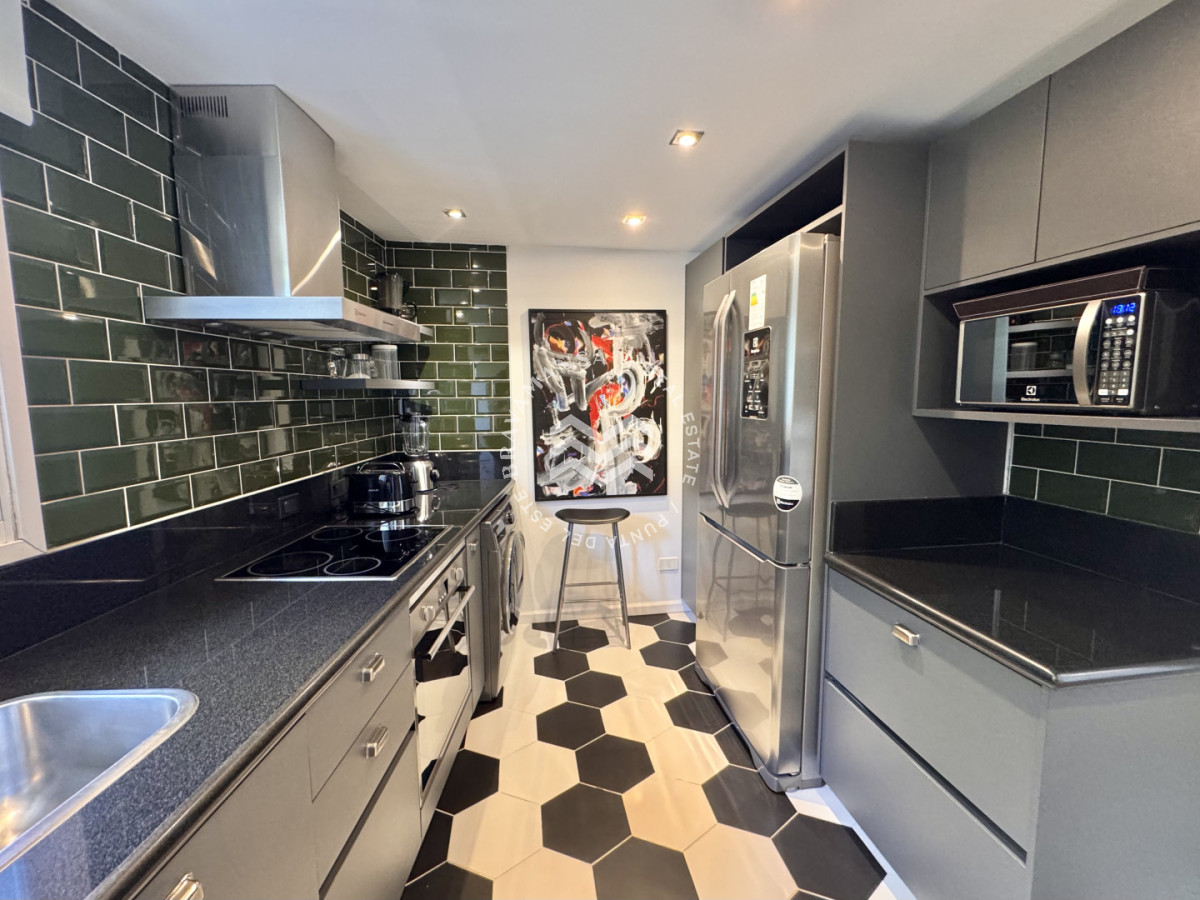 Apartamento ID.743 - Apartamento de 3 dormitorios en venta en emblemática torre de Playa Mansa, primera línea