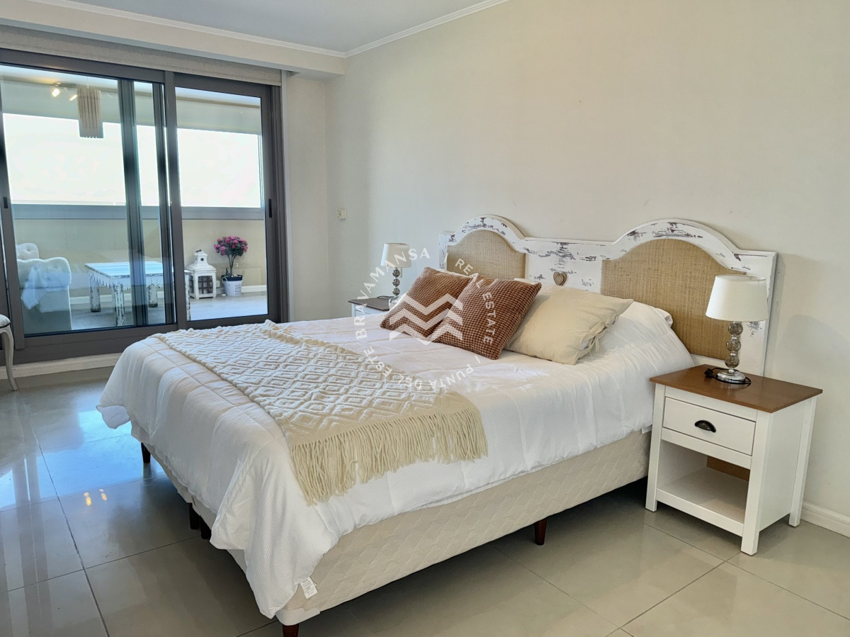 Apartamento ID.286 - VENTA apartamento 3 dormitorios en suite en Playa Brava primera línea