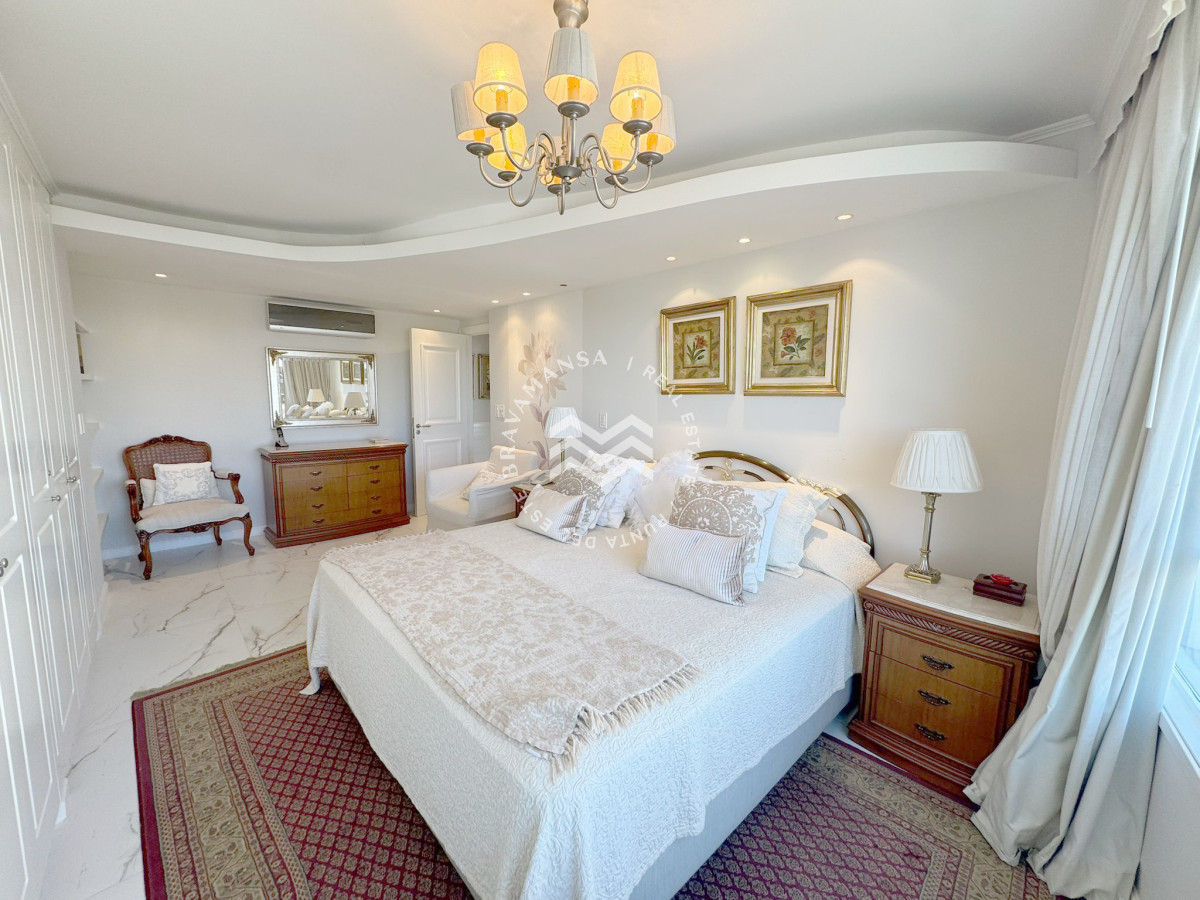 Apartamento ID.701 - VENTA Apartamento 3 dormitorios en excepcional edificio en Playa Mansa