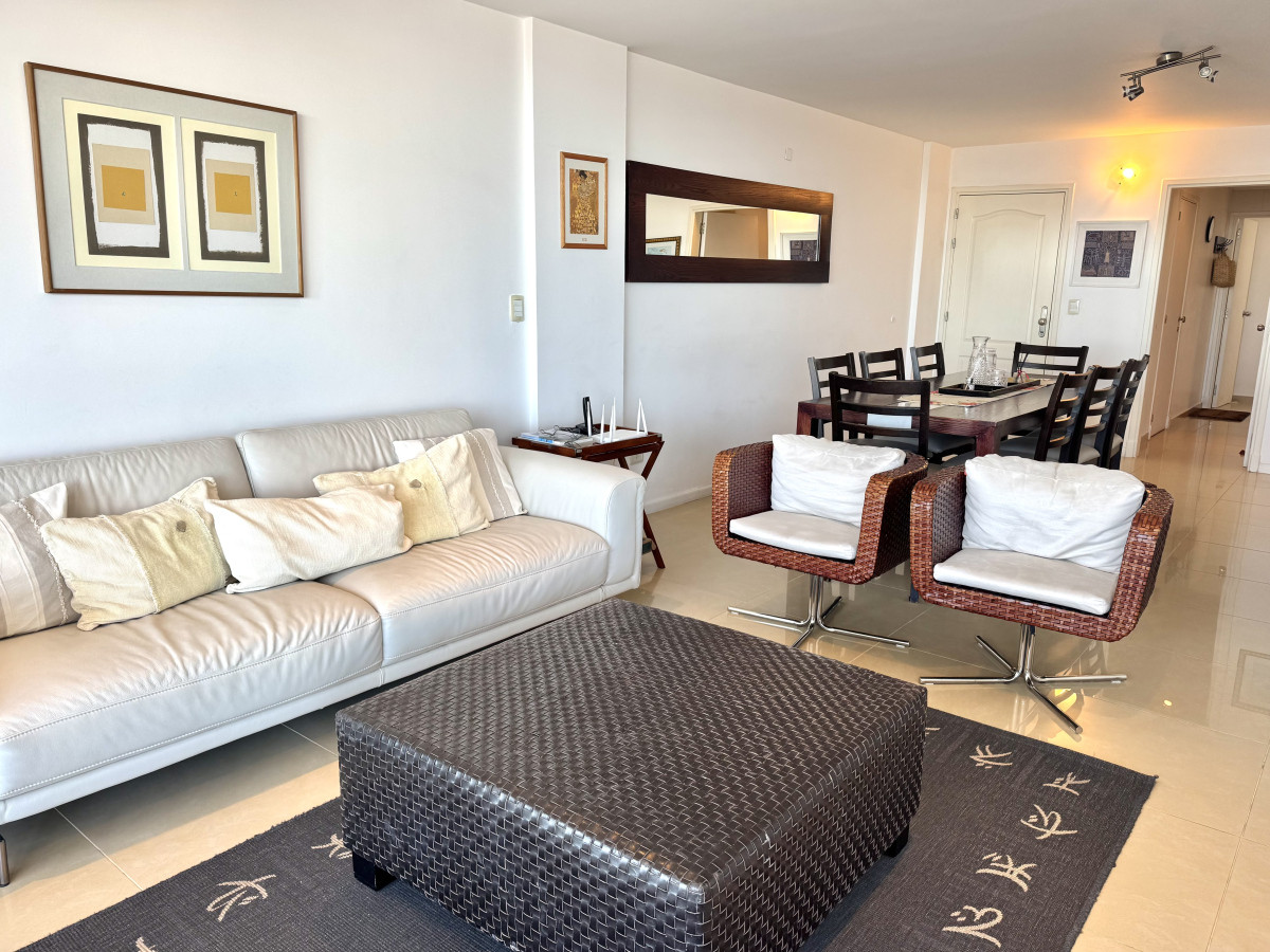 VENTA Apartamento 3 dormitorios y dependencia en Playa Brava