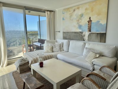 VENTA Hermoso apartamento de 3 suites en Ocean Drive, excelente estado