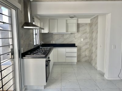 VENTA Apartamento Duplex 2 dormitorios, B Altos de la Laguna, Maldonado