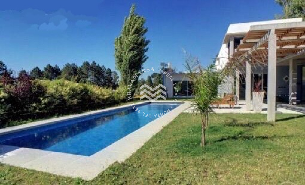Casa ID.109 - VENTA Espectacular casa en barrio privado, 4 dormitorios - Punta del Este