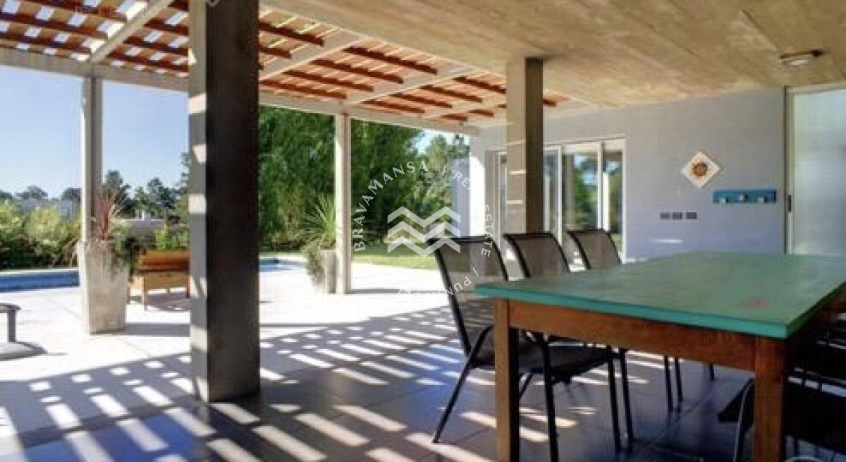 Casa ID.109 - VENTA Espectacular casa en barrio privado, 4 dormitorios - Punta del Este