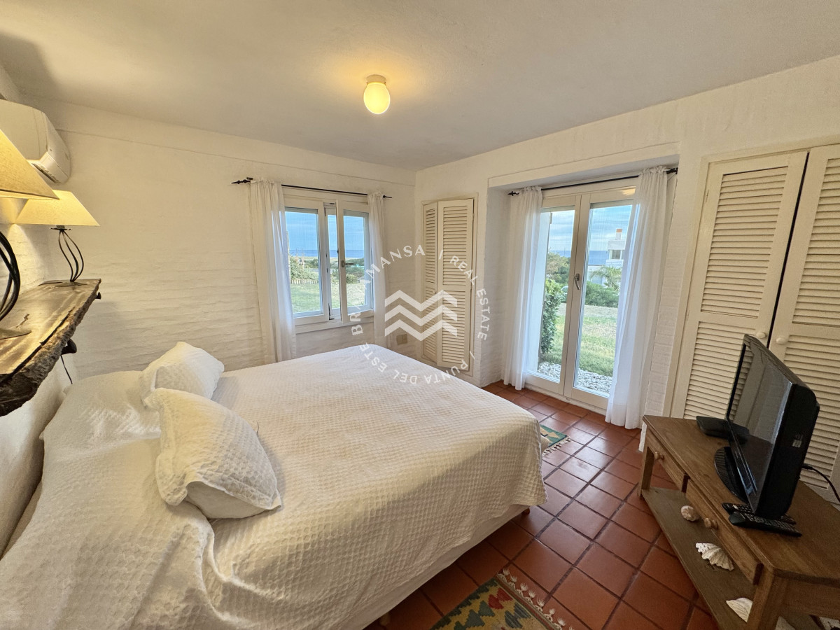 Casa ID.699 - Espectacular casa de 3 dormitorios en suite y servicio en Playa Montoya